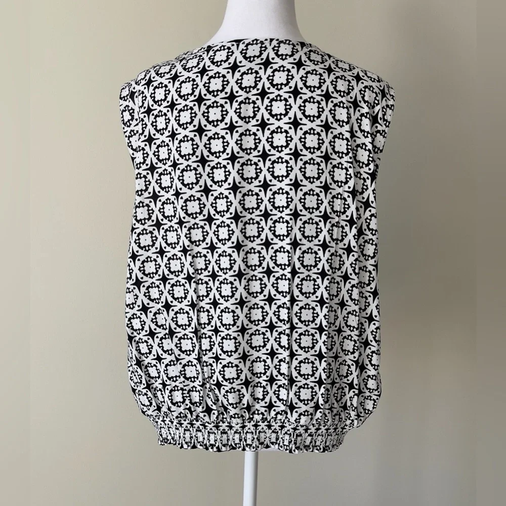 Halogen Cross Front Sleeveless Black and White Geometric Blouse NWOT Size XXL - Picture 3 of 5